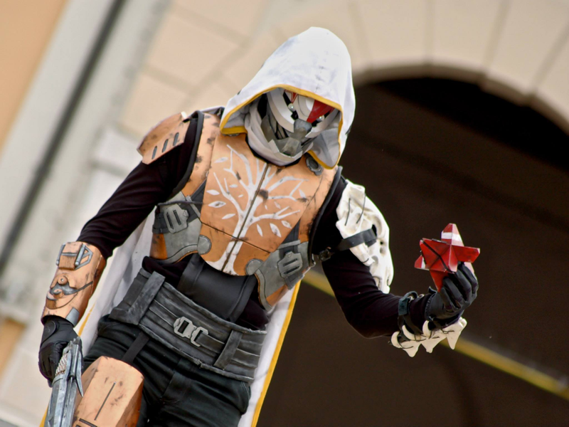 Illustration for article titled Destiny Cosplayer Grinds Endlessly To Create Perfect Outfit